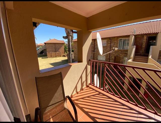 2 BEDROOM TOWNHOUSE FOR SALE IN MORELETAPARK